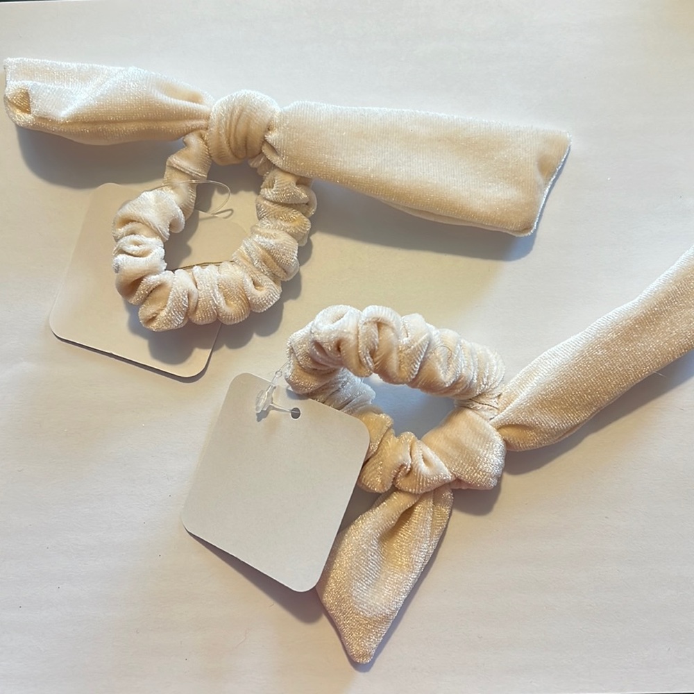 Hair scrunchies. NWT. Off-white.